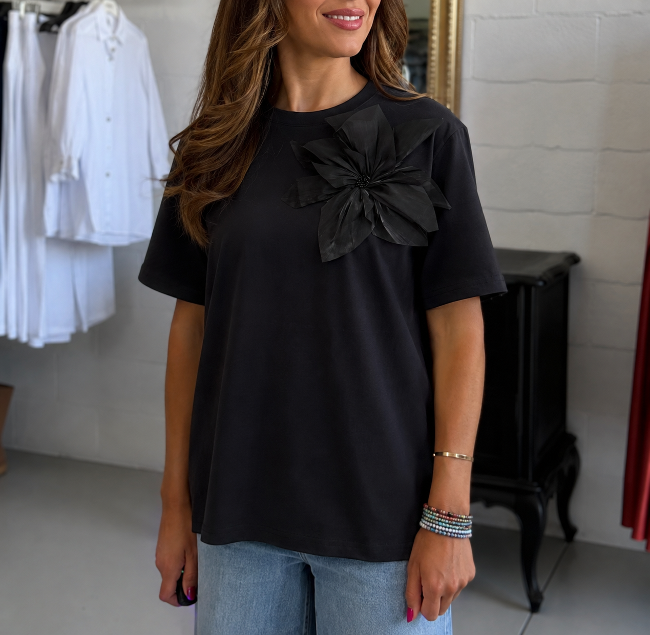 T-shirt MUST con Fiore in tulle