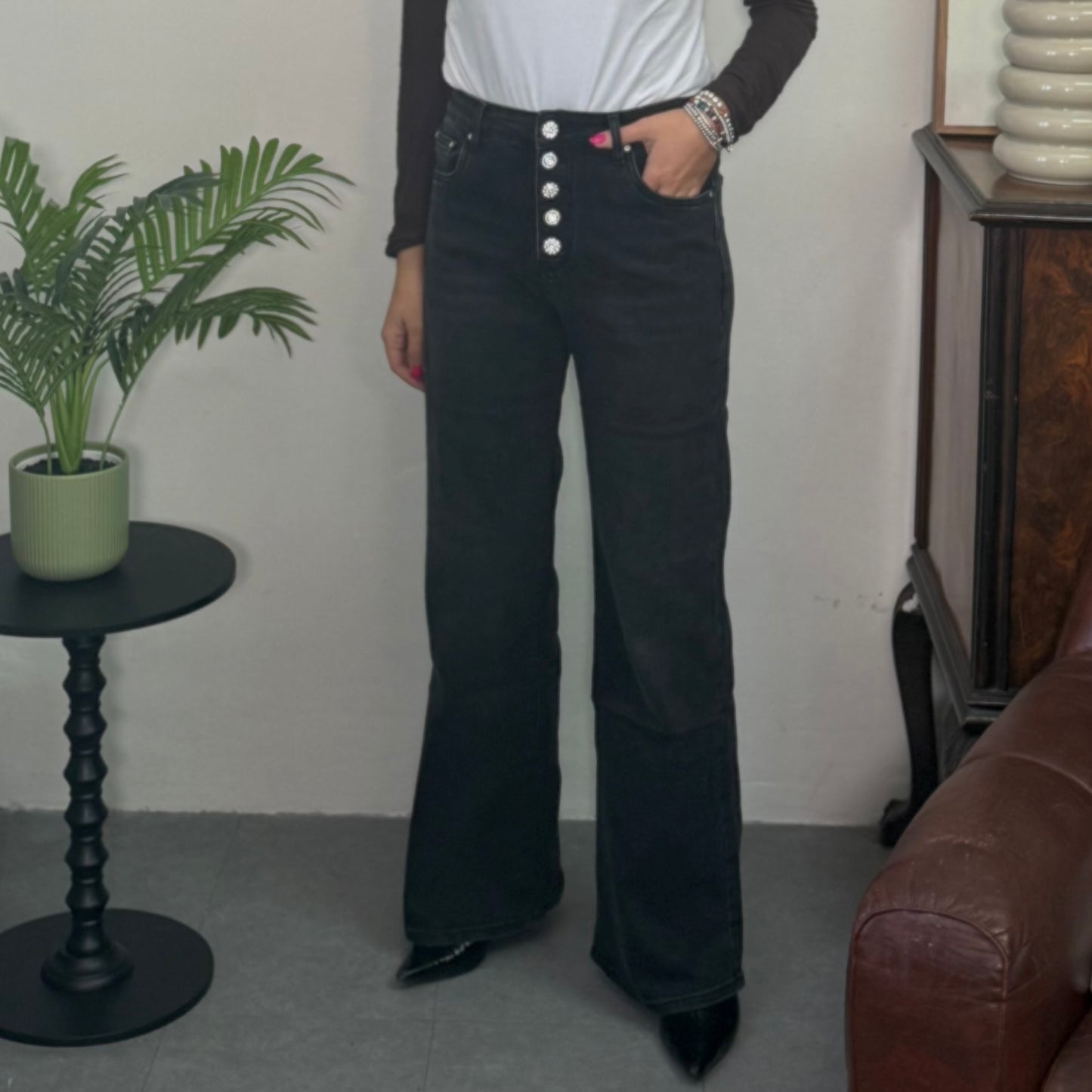 Jeans Dritto con Bottoni Gioiello