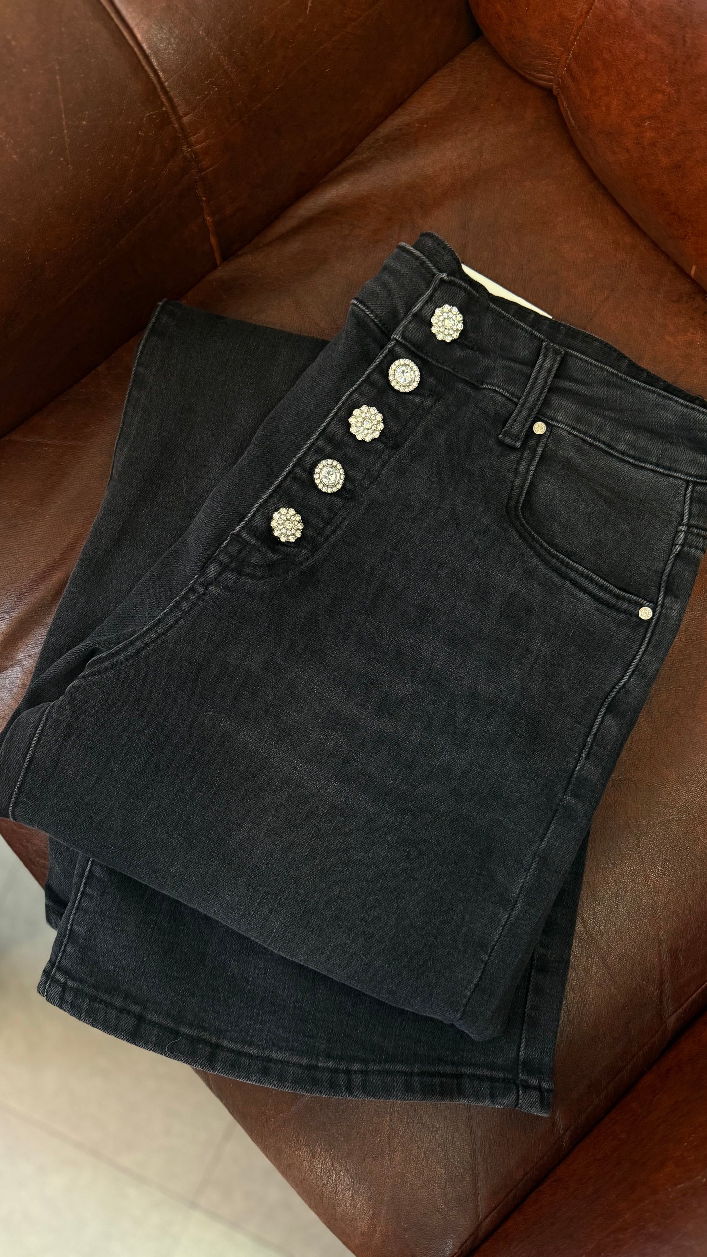 Jeans Dritto con Bottoni Gioiello