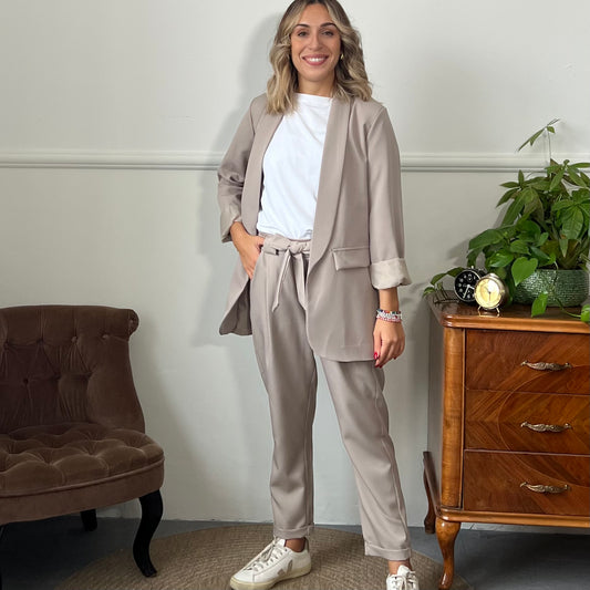 Tailleur Iconic Mocha Mousse ‘Limited Edition’