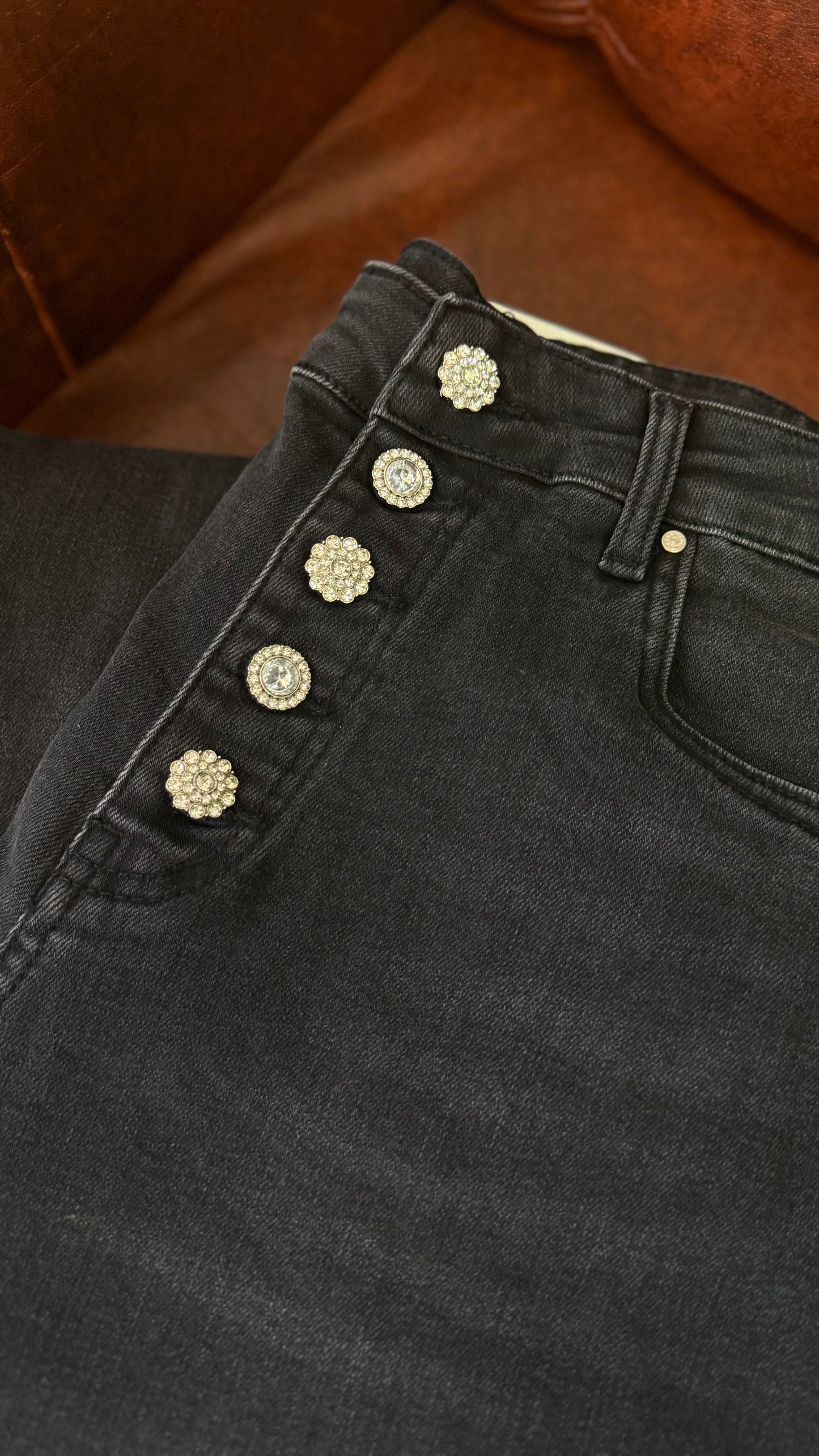Jeans Dritto con Bottoni Gioiello