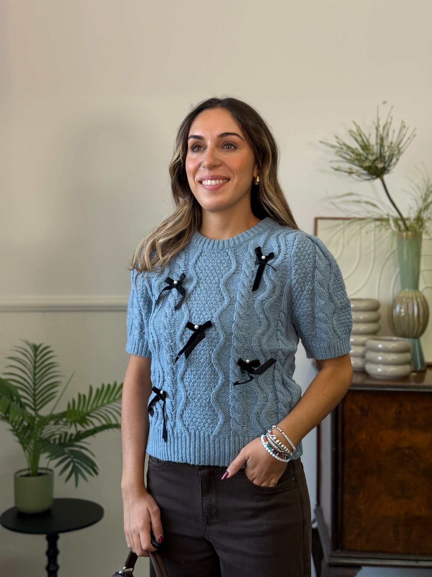 Maglione con perle e fiocchetti