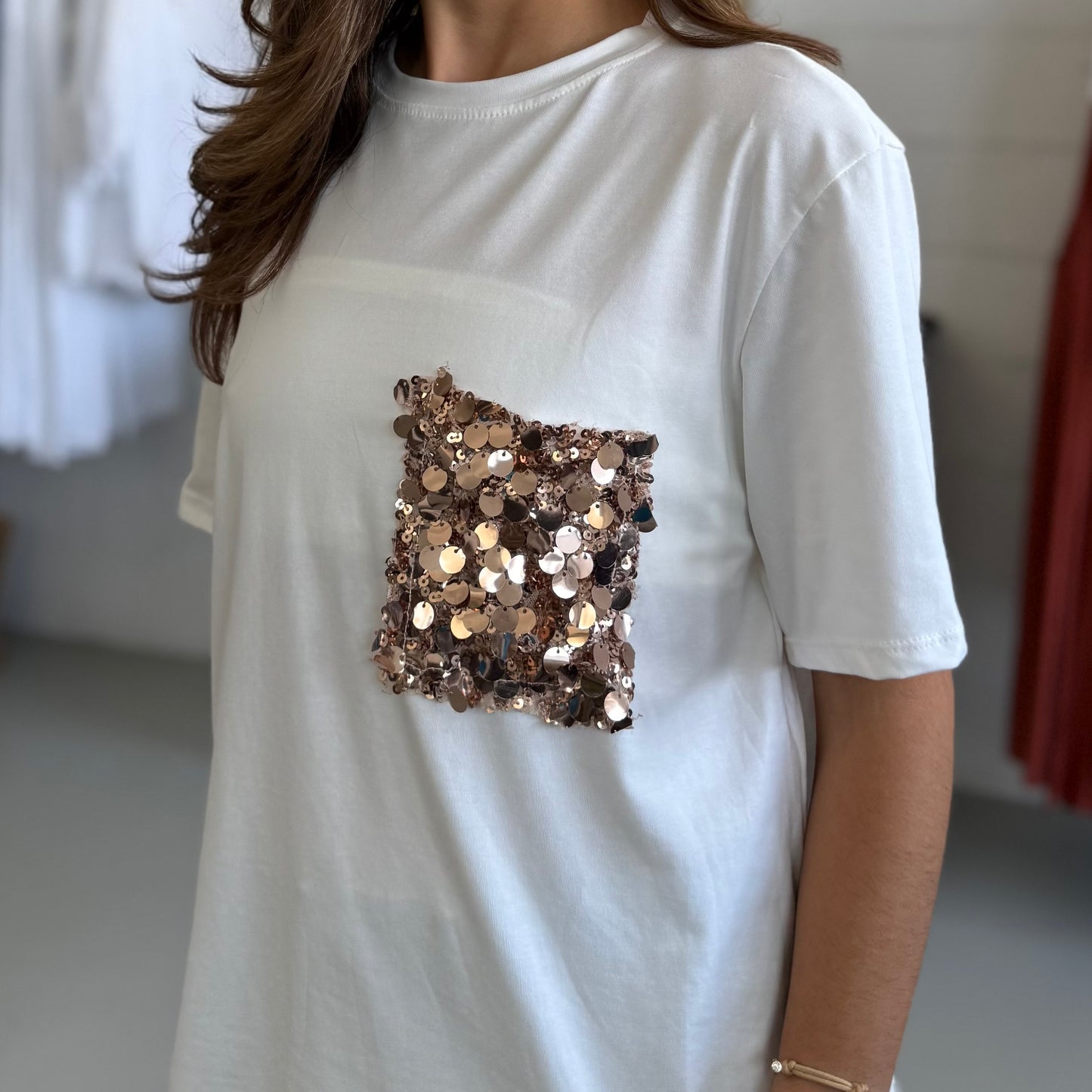 T-shirt con taschino Paillettes MUST HAVE