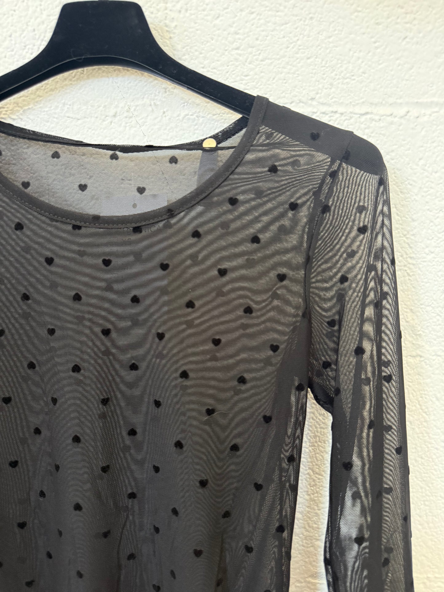 Top Heart con cuori ricamati Noir