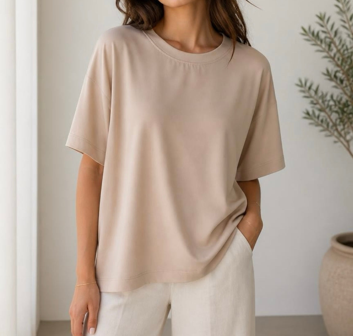 T-shirt beige, tessuto mano pesca modello over