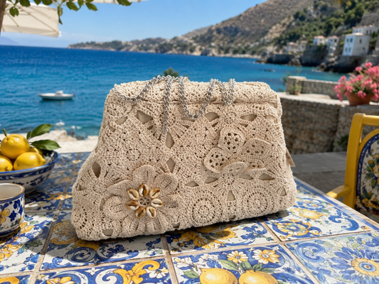 Cluch in crochet con conchiglie